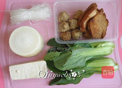 白萝卜炖豆腐小砂锅的做法图解1