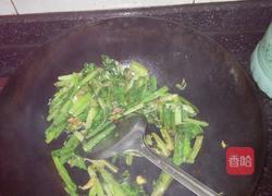 蒜炒香麦的做法图解3