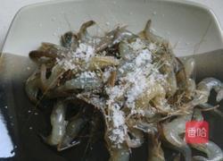 马蹄炒河虾的做法图解2