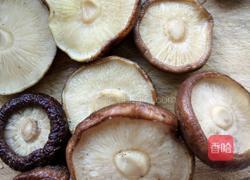 双喜临门(红烧佛手双菇)的做法图解2