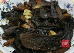 腊肉炒黑牛肝菌的做法图解4