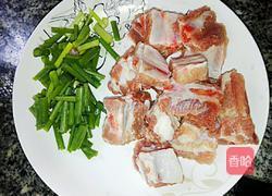 南瓜焖排骨的做法图解1