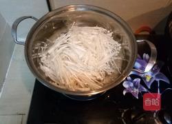 炝拌金针菇的做法图解2