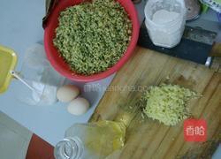 油炸绿豆丸子的做法图解2