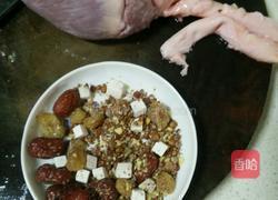 枣仁茯苓猪心汤的做法图解1