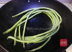 沙姜肉末炒豆角的做法图解2