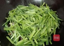 猪耳朵炒韭菜花的做法图解5