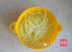 凉拌莴笋丝的做法图解3