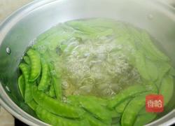 荷兰豆炒风干肠的做法图解3