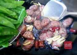 荷兰豆炒风干肠的做法图解8