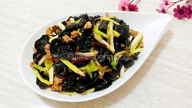 肉碎蒜香炒木耳