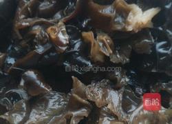 黑木耳炒蛋的做法图解1