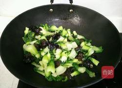 小白菜炒木耳的做法图解6