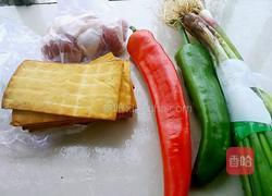 香干豆豉炒肉的做法图解1