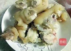 莲藕猪脚煲的做法图解4
