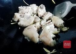 莲藕猪脚煲的做法图解7