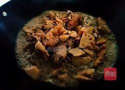 莲藕猪脚煲的做法图解12