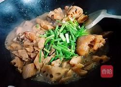 莲藕猪脚煲的做法图解13