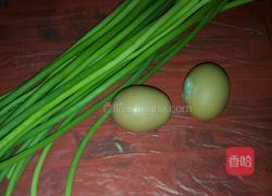 蒜薹炒蛋的做法图解1