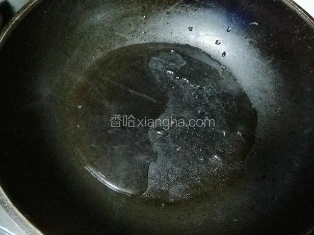 锅里放少许水