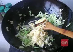 Illustration of home-style fried pancake shreds 6