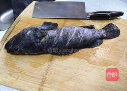 清蒸石斑鱼的做法图解1