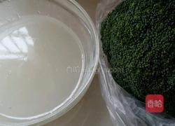 素炒西兰花的做法图解1