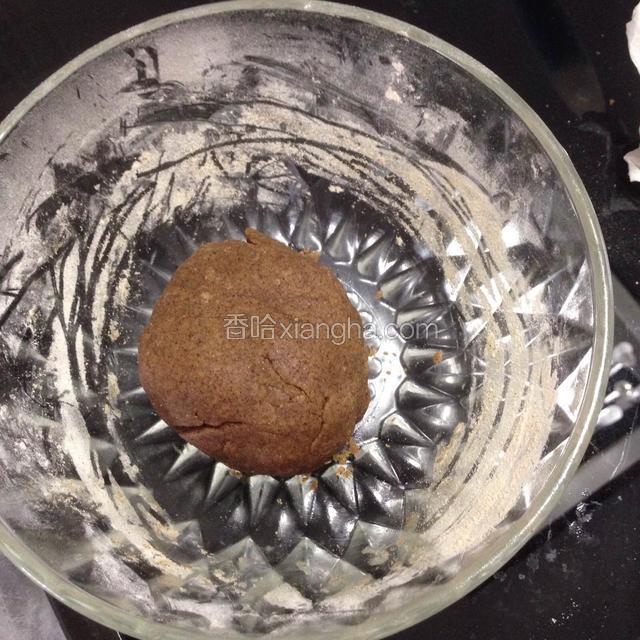 用手团成面团