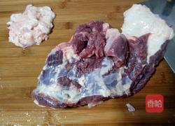 牛腩烧土豆的做法图解1