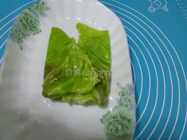 再从左侧往里叠起来