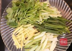 姜葱炒蟹的做法图解2