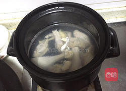 人参花菇鸡汤的做法图解1