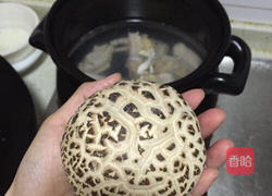 人参花菇鸡汤的做法图解2