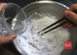 水晶虾仁蒸饺的做法图解5