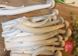 素炒蟹味菇的做法图解2