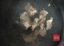 龙骨淮山汤的做法图解2