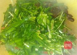 韭菜炒蚕蛹的做法图解4