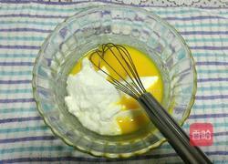 装饰酸奶纸杯蛋糕的做法图解2