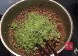 芹菜羊肉饺子的做法图解2