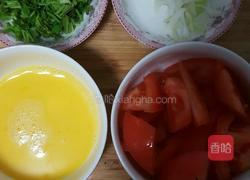番茄鸡蛋疙瘩汤的做法图解1