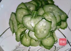 黄瓜片炒蛋的做法图解2