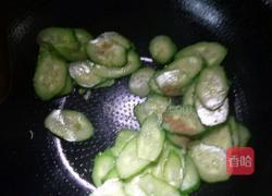 黄瓜片炒蛋的做法图解4