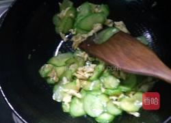 黄瓜片炒蛋的做法图解5