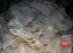 菠菜凉皮花生碎的做法图解2