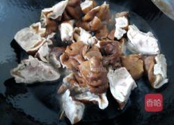 子蒜酸菜烧肥肠的做法图解14