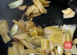 子蒜酸菜烧肥肠的做法图解17