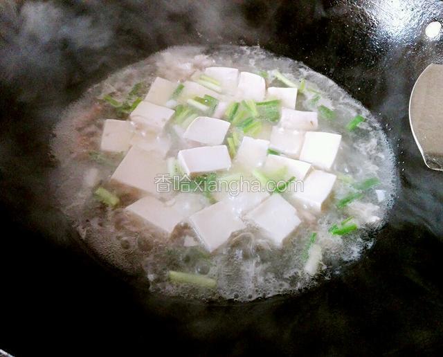 最后放入葱，加入盐，煮熟即可