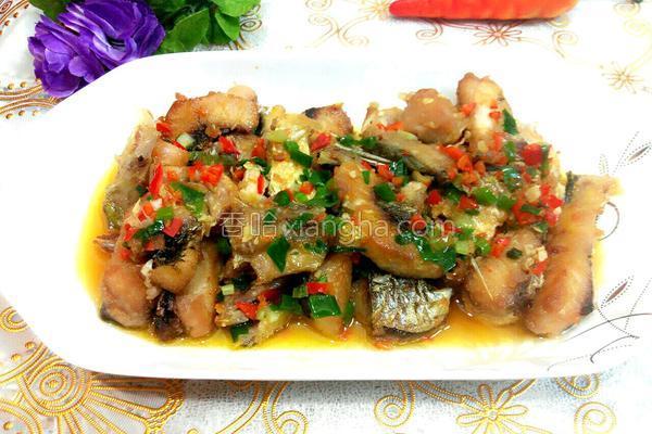 香辣乌头鱼的做法_菜谱_香哈网