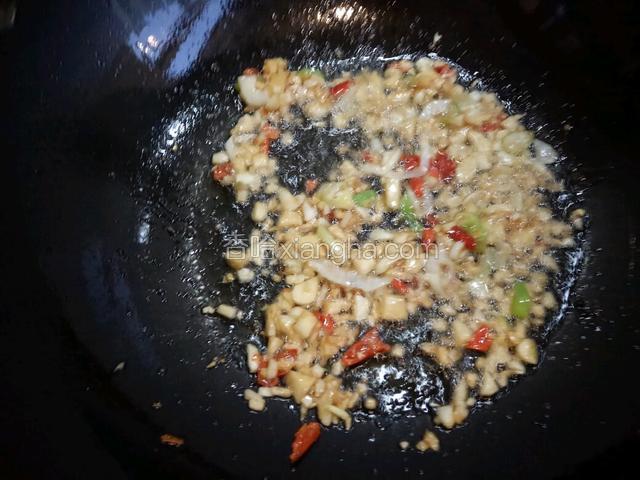 大火迅速炒匀