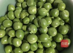 清炒豌豆玉米仁的做法图解2